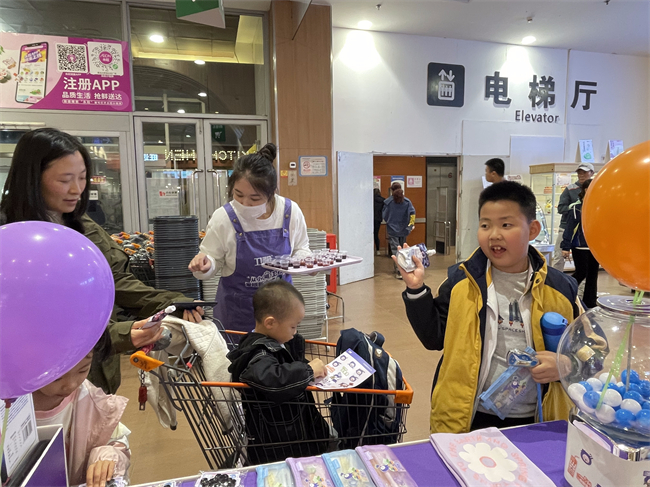 联动永旺，卫视蓝莓闪耀「52°莓好集市」快闪活动